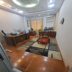 Nhà ngõ 9 phố Trần Quốc Hoàn, Dt 55m2 x 5 tầng khu phân lô ngõ để ô tô