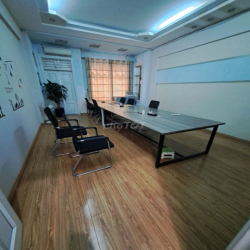 Nhà ngõ 9 phố Trần Quốc Hoàn, Dt 55m2 x 5 tầng khu phân lô ngõ để ô tô