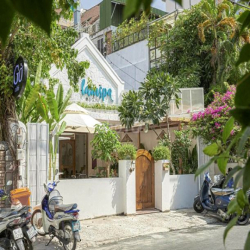 Cho thuê nhà MT đường Quốc Hương, Thảo Điền, Quận 2. DT: 8x20m. Trệt