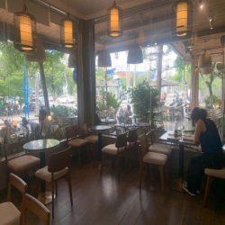 🔥 Góc 2MT Vĩnh Hội Q4 12x18m 3 tầng đẹp, KD sầm uất 🚀