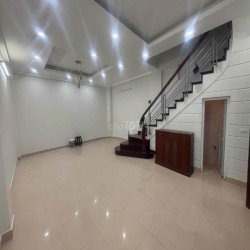 nhà ngõ 9 trần quốc hoàn 50m x5T ô tô đỗ cửa
