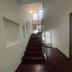 nhà ngõ 9 trần quốc hoàn 50m x5T ô tô đỗ cửa