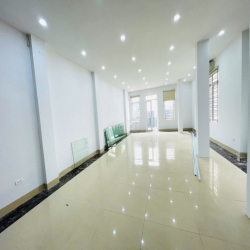 Cho thuê văn phòng Cầu Giấy 75m2 chỉ 16 triệu – lô góc thoáng sáng