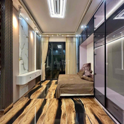 🟣🟣🟣🟣🟣 NHÀ FULL NỘI THẤT CÓ THANG MÁY HẺM 1979 GIÁ 25 🟣🟣🟣🟣