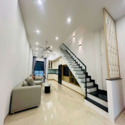 NHÀ MỚI 100% FULL NỘI THẤT GẦN VSIP 1. 1T2L 3PN 4WC, LÀM VP CTY, Ở GĐ 