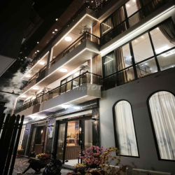 🟣🟣🟣🟣🟣 NHÀ FULL NỘI THẤT CÓ THANG MÁY HẺM 1979 GIÁ 25 🟣🟣🟣🟣