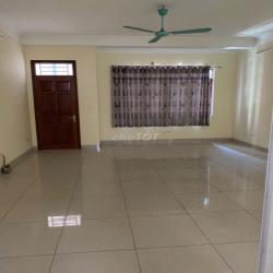 Chính chủ cho thuê nhà mặt ngõ 678 đường Láng