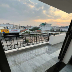 NHÀ MỚI 1 TRỆT 2 LẦU, SÂN THƯỢNG CÓ 2PN,3WC. MẶT TIỀN ĐƯỜNG LỚN