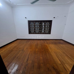 Cho thuê nhà ngõ 31  phố Trần Quốc Hoàn, Diện tích 55m2 x 4 tầng 