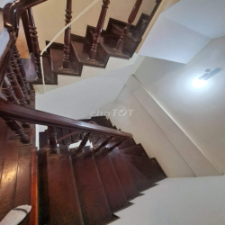 Cho thuê nhà ngõ 31  phố Trần Quốc Hoàn, Diện tích 55m2 x 4 tầng 