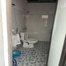 Cho thuê kho 150m2 mặt tiền đường