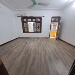 Cho thuê nhà ngõ 31  phố Trần Quốc Hoàn, Diện tích 55m2 x 4 tầng 