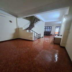 Cho thuê nhà ngõ 31  phố Trần Quốc Hoàn, Diện tích 55m2 x 4 tầng 