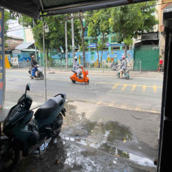Cho thuê vỉa hè buổi sáng bán đồ mang đi