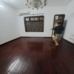 Cho thuê nhà ngõ 31  phố Trần Quốc Hoàn, Diện tích 55m2 x 4 tầng 