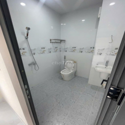 Nhà 3 tầng Mặt tiền Hồng Bàng, nhà mới xây rất đẹp, 4m x 18m, 3PN, 3WC