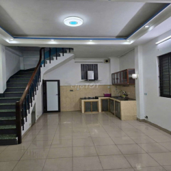 CHO THUÊ NGUYÊN CĂN NHÀ PHỐ NGỌC LÂM - BỒ ĐỀ,Ô TÔ ĐỖ GẦN -3PN,NỘI THẤT