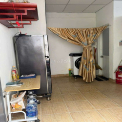 nhà cho thuê ngyên căn p4q8
