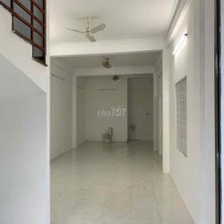 Nhà 2 tầng góc 2 mặt tiền gần Monarchy, cầu Trần Thị Lý