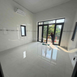 nhà trệt lầu 3,5x25m 3phòng sẵn 3máy lạnh mới 100% gần Chợ Cái Răng
