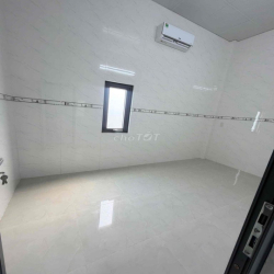 nhà trệt lầu 3,5x25m 3phòng sẵn 3máy lạnh mới 100% gần Chợ Cái Răng