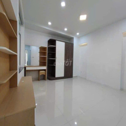 Cho thuê nhà góc 2MT 339B Lê Văn Sỹ gần ngã tư Trần Quang Diệu P14 Q3