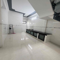 nhà trệt lầu 3,5x25m 3phòng sẵn 3máy lạnh mới 100% gần Chợ Cái Răng