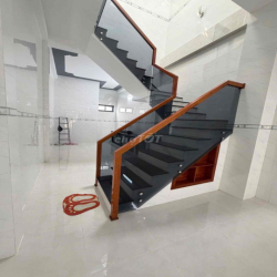 nhà trệt lầu 3,5x25m 3phòng sẵn 3máy lạnh mới 100% gần Chợ Cái Răng