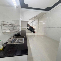 nhà trệt lầu 3,5x25m 3phòng sẵn 3máy lạnh mới 100% gần Chợ Cái Răng