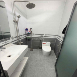 nhà trệt lầu 3,5x25m 3phòng sẵn 3máy lạnh mới 100% gần Chợ Cái Răng