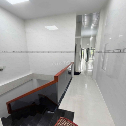 nhà trệt lầu 3,5x25m 3phòng sẵn 3máy lạnh mới 100% gần Chợ Cái Răng