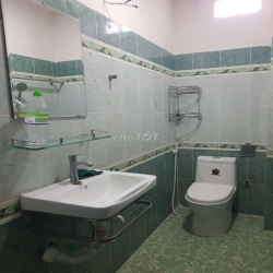 CHO THUÊ NHÀ NGUYÊN CĂN 1 TRỆT 2 LẦU, DT 4×25. ĐƯỜNG LỚN XE TẢI