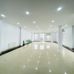 Cho thuê văn phòng lô góc Phố Phạm Tuấn Tài 75m2, giá chỉ 16tr