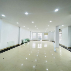 Cho thuê văn phòng lô góc Phố Phạm Tuấn Tài 75m2, giá chỉ 16tr
