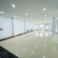 Cho thuê văn phòng lô góc Phố Phạm Tuấn Tài 75m2, giá chỉ 16tr