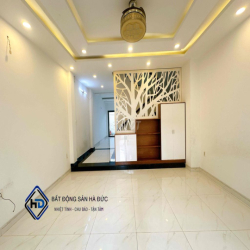 Nhà 2 lầu 5x18 khu an ninh gần UBND Quận 12