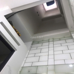 Nhà 5 tầng đúc, 4m x 20m, 6PN, 7WC, MT nội bộ, khu Bình Phú đuờg 18m