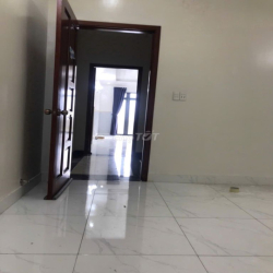 Nhà 5 tầng đúc, 4m x 20m, 6PN, 7WC, MT nội bộ, khu Bình Phú đuờg 18m