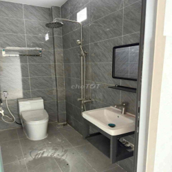 cho thuê nhà 4x15m 1 lầu 2pn 2wc, xe đậu dc trước cửa gần Kim Đồng