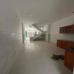 cho thuê nhà 4x15m 1 lầu 2pn 2wc, xe đậu dc trước cửa gần Kim Đồng