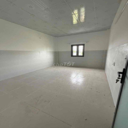 cho thuê nhà 4x15m 1 lầu 2pn 2wc, xe đậu dc trước cửa gần Kim Đồng