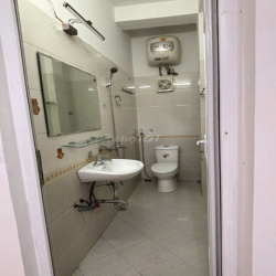 Nhà nguyên căn 35m2/tầng, 3 tầng + 1 tum Ngõ 218 phố Chợ Khâm Thiên