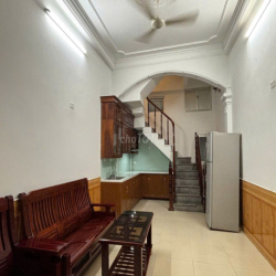 Nhà nguyên căn 35m2/tầng, 3 tầng + 1 tum Ngõ 218 phố Chợ Khâm Thiên