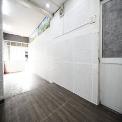 Cho thuê mặt bằng kinh doanh đường Âu Cơ 2 chiều có vỉa hè giá 10tr