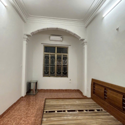 Nhà nguyên căn 35m2/tầng, 3 tầng + 1 tum Ngõ 218 phố Chợ Khâm Thiên