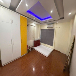 nhà  ngõ 133 hoa bằng 84m x 4T giá 16tr.th