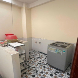 nhà  ngõ 133 hoa bằng 84m x 4T giá 16tr.th