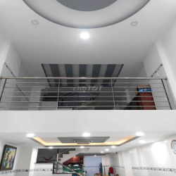 CHO THUÊ NHÀ 1 TRỆT 1 LỬNG 2 LẦU, DT 4×20 CÓ 4PN,5WC. ĐƯỜNG LỚN 10M