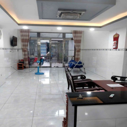 CHO THUÊ NHÀ 1 TRỆT 1 LỬNG 2 LẦU, DT 4×20 CÓ 4PN,5WC. ĐƯỜNG LỚN 10M