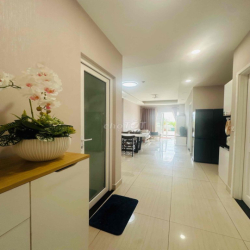 Chính Chủ Cho Thuê Căn Sân Vườn 126m2 , 2PN ,2WC ,Nội Thất cao cấp .